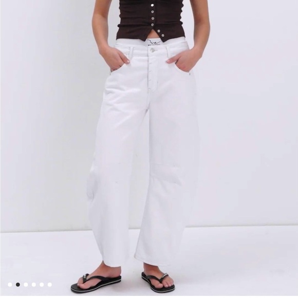 Free People, Good Luck Mid-Rise
Barrel Jeans, 24 - Picture 15 of 15